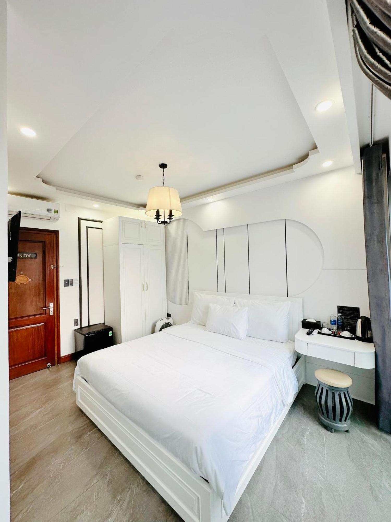 Sala Hotel Hue Buitenkant foto
