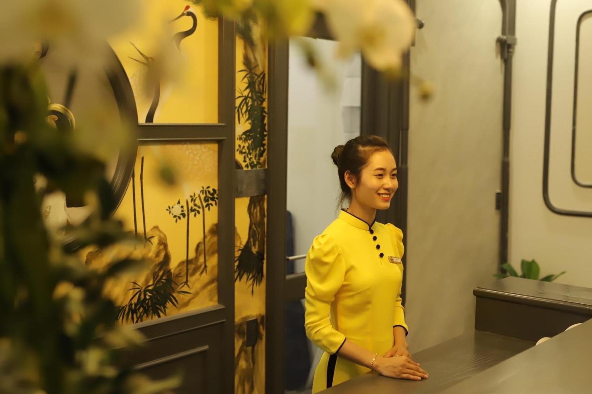 Sala Hotel Hue Buitenkant foto
