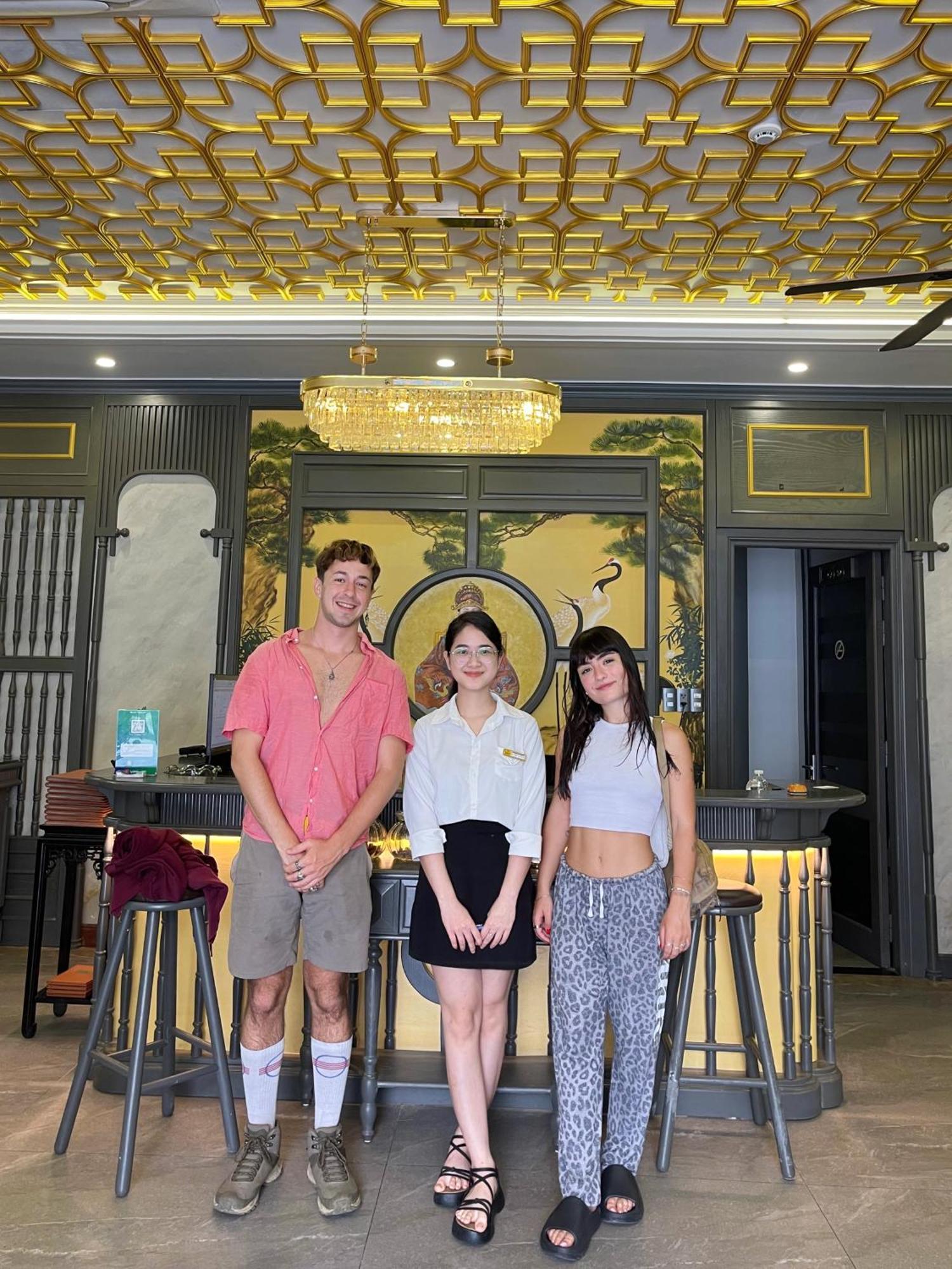 Sala Hotel Hue Buitenkant foto