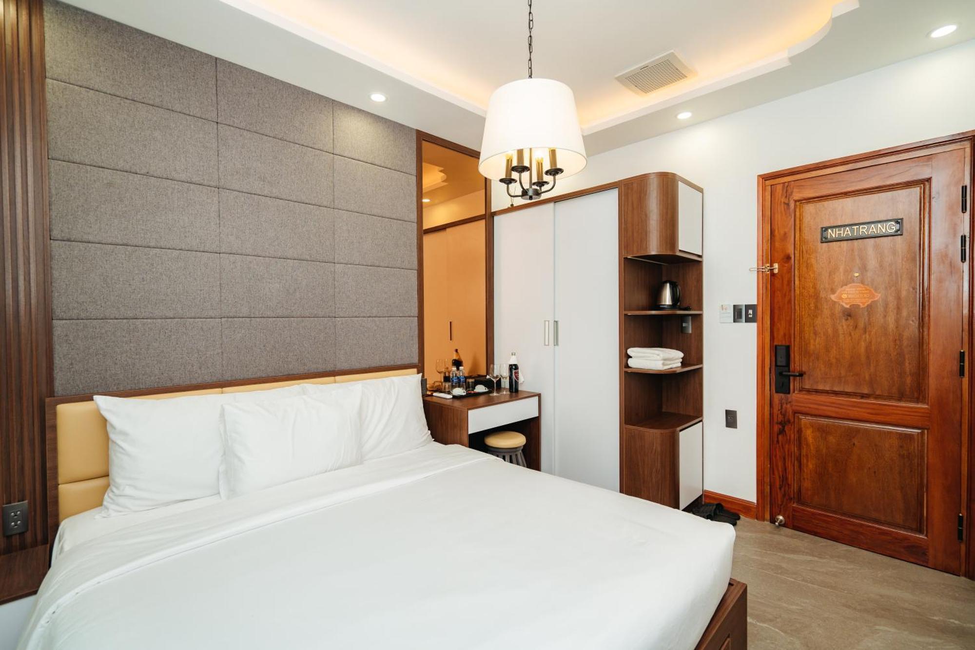 Sala Hotel Hue Buitenkant foto